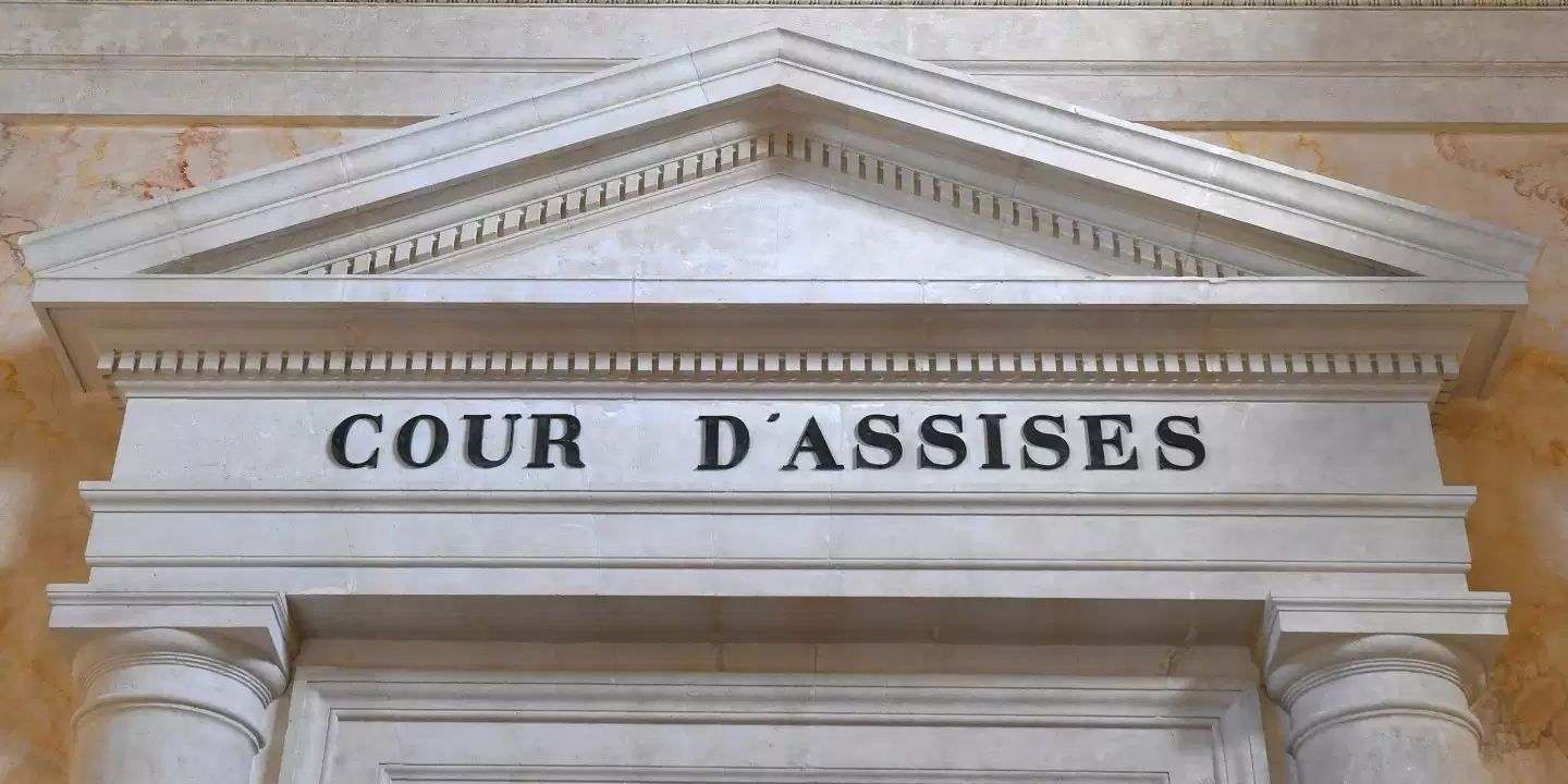 Aux Assises, on cherche des excuses aux criminels.