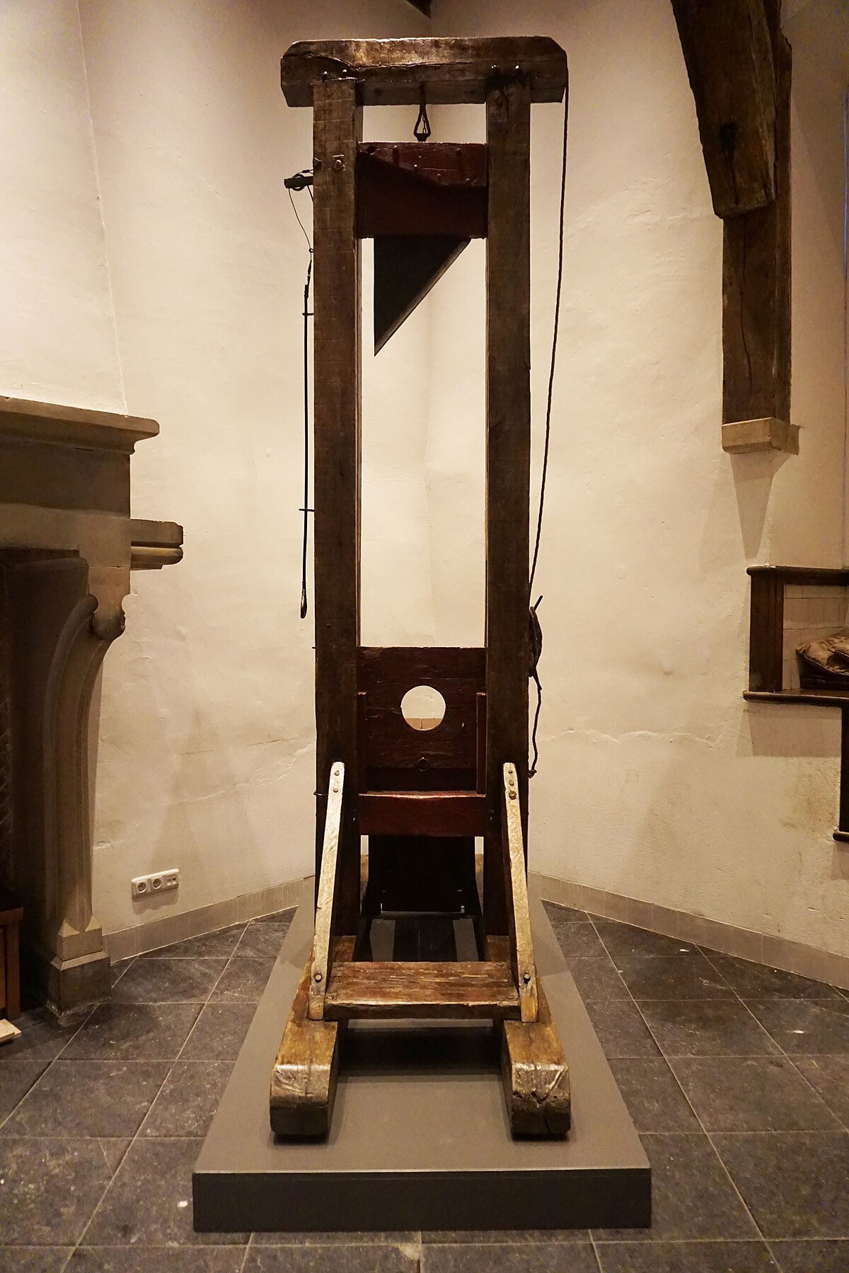 On ferait mieux de remplacer les procès aux Assises par la bonne vieille guillotine !