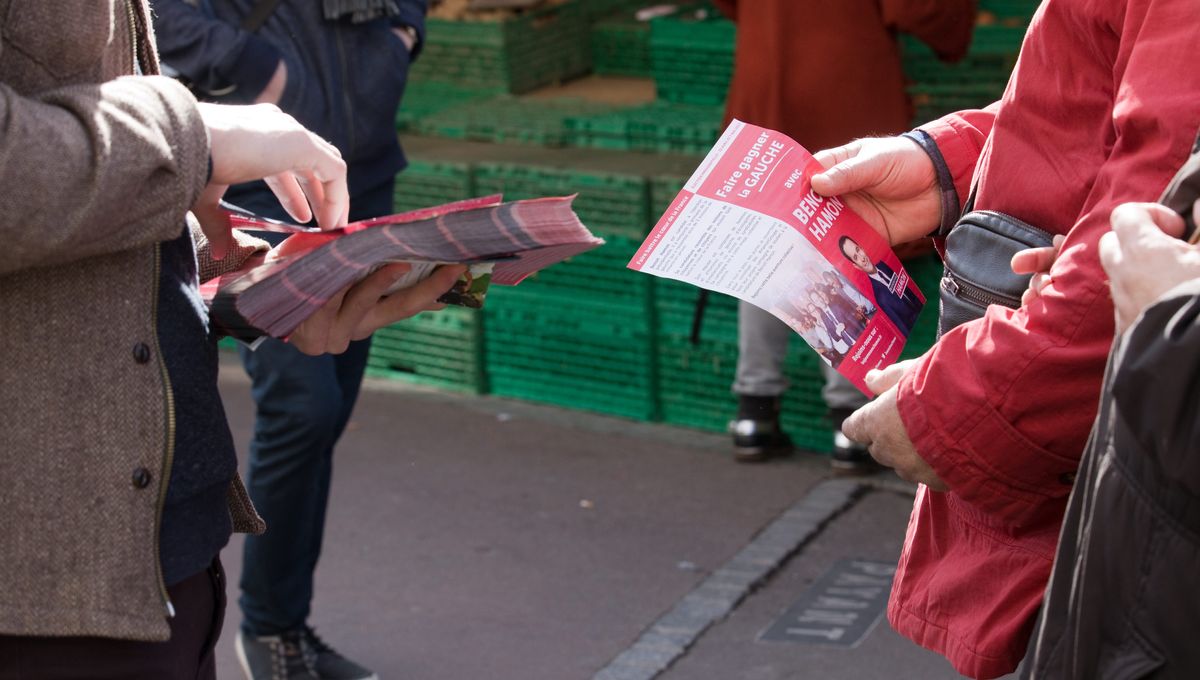 Tracter, ou l'art de s'imposer aux autres sans leur consentement.