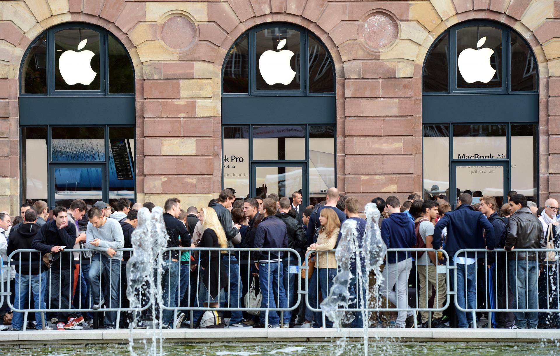 Des Français fauchés viennent acheter un iPhone 17 Pro à 1329€.